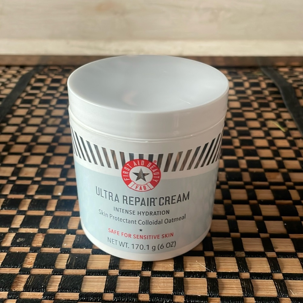 Sealed NWOT First Aid  Beauty Ultra Repair Cream Intense Hydration